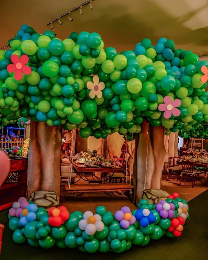 jungle tree balloon decorations