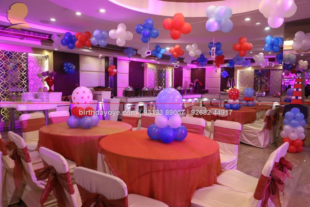 balloon centarpices with party area decor