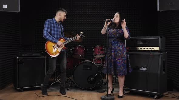 Live Male Female Solo Singer